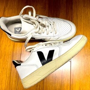 Vera women V10 sneaker. White/black The comfiest sneaks! Where with anything.